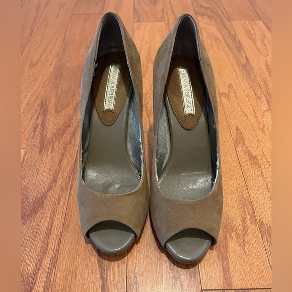 Banana Republic suede shoes - Picture 1 of 4